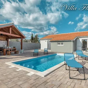 Flores Villa Kavran